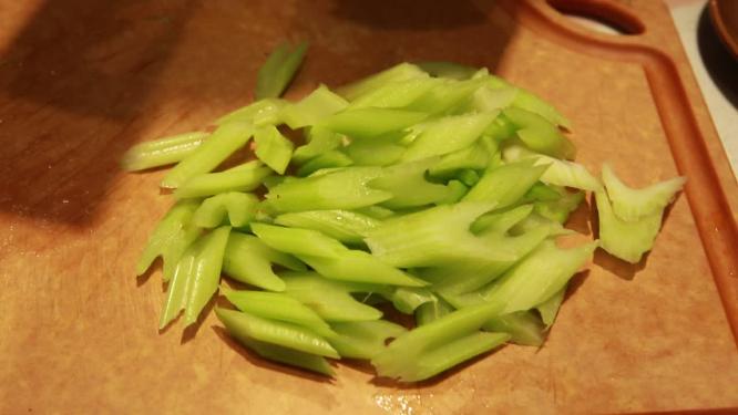 切芹菜段处理芹菜
