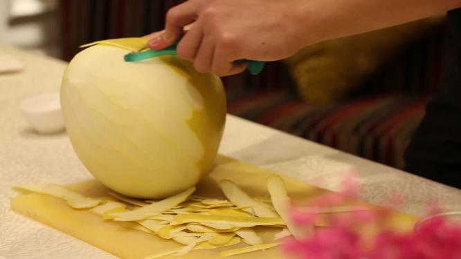 削皮刀削柚子皮制作柚子茶6