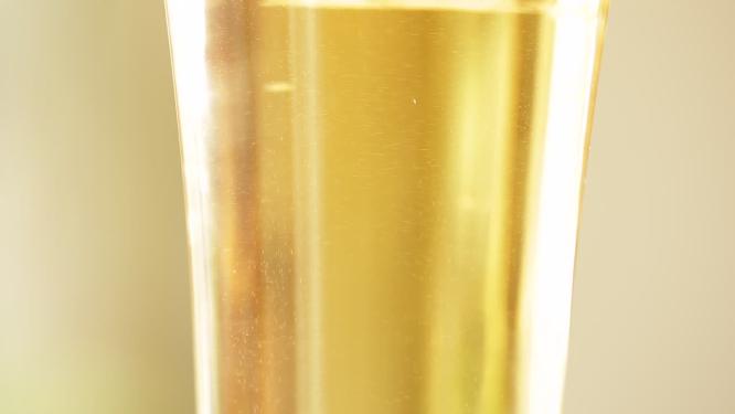 啤酒杯倒啤酒扎啤泡沫6