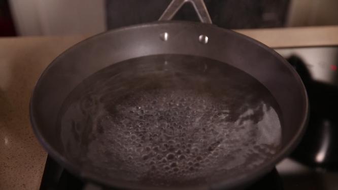 小海鲜蛤蜊焯水