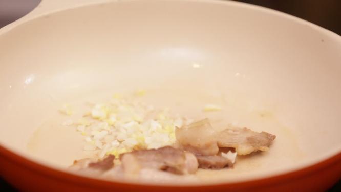 平底锅少油煎鱼肉5