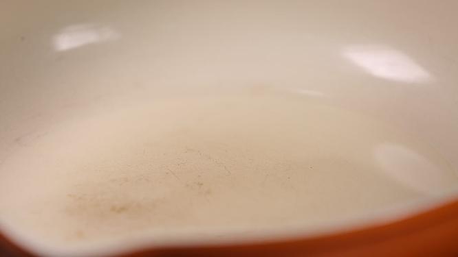 平底锅炒制炸酱拌饭酱