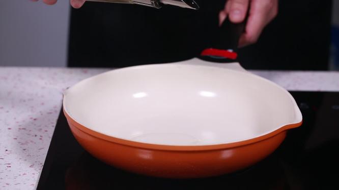 平底锅炒腰果蔬菜时蔬