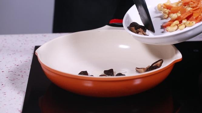 平底锅炒腰果蔬菜时蔬3