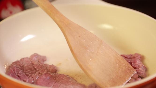 平底锅煎牛肉煎牛排3