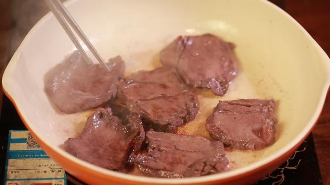 平底锅煎牛肉煎牛排5