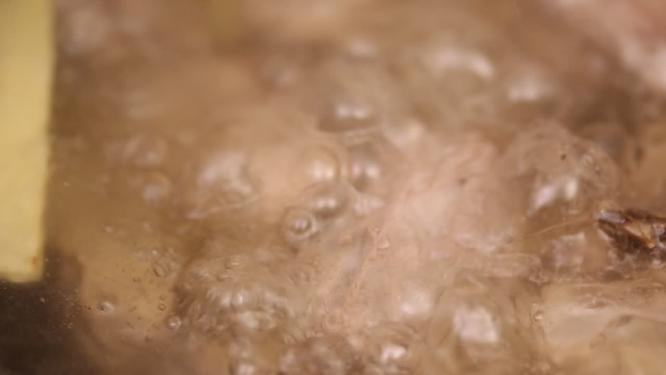 排骨汤沸水炖小排6