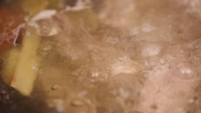 排骨汤沸水炖小排7