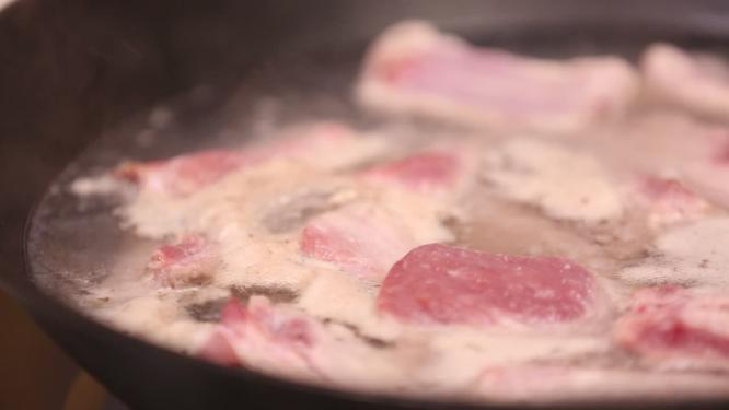 水焯排骨去血沫