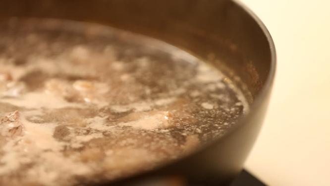水焯牛肉去血沫8