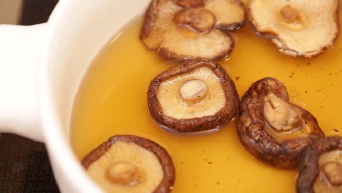 泡水发香菇