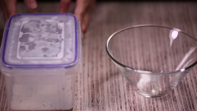 清水刷洗密封饭盒