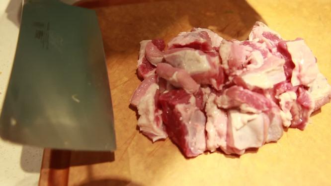 清水焯牛肉煮牛腩去血沫3