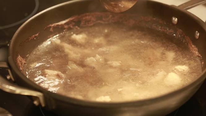 清水焯牛肉煮牛腩去血沫7
