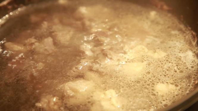 清水焯牛肉煮牛腩去血沫8