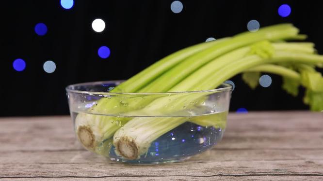 清水稀释硫酸铜保鲜剂浸泡芹菜3