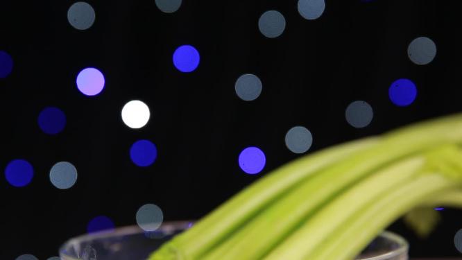 清水稀释硫酸铜保鲜剂浸泡芹菜4