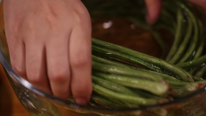 清洗煮制长豆角3