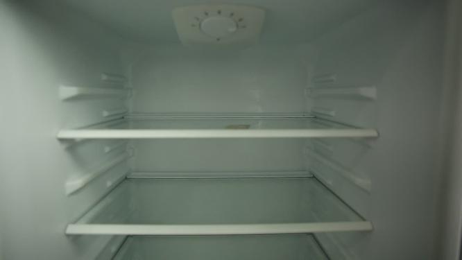 清理冰箱排水口