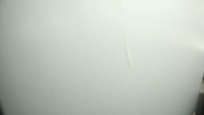 湿布覆盖梭子蟹螃蟹放入冰箱保存