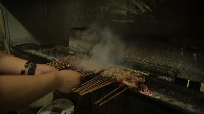 炭火浓烟烧烤羊肉串7