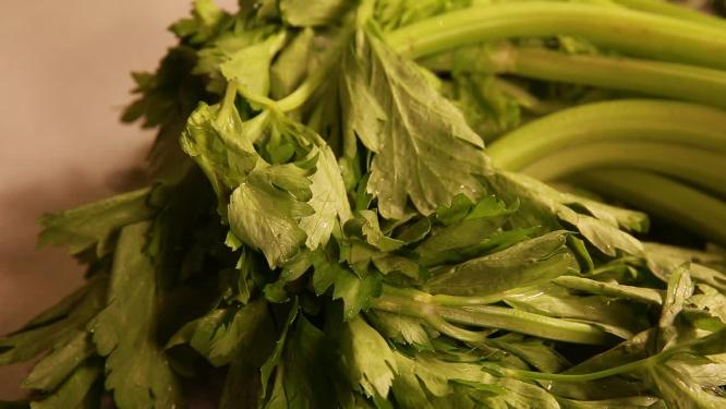 硫酸铜保鲜剂浸泡过的芹菜4