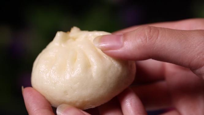 笼屉蒸包子松软小笼包5