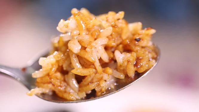 一勺满满肉汁米饭