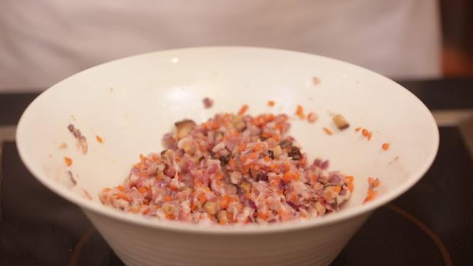 肉馅上浆调味