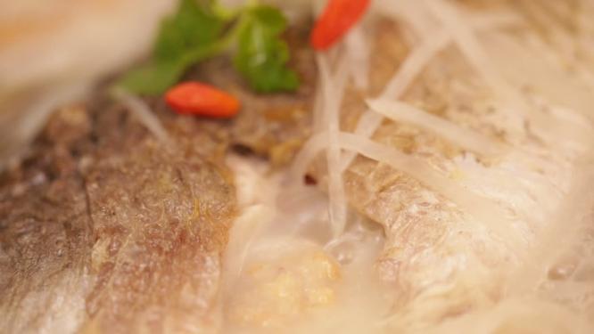 萝卜丝鲫鱼汤冬季滋补汤