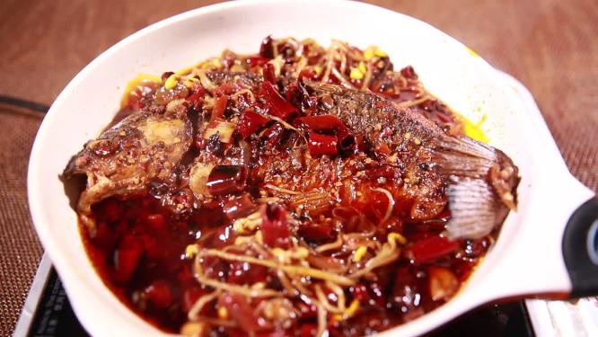 铁盘烤鱼网红美食烤全鱼6