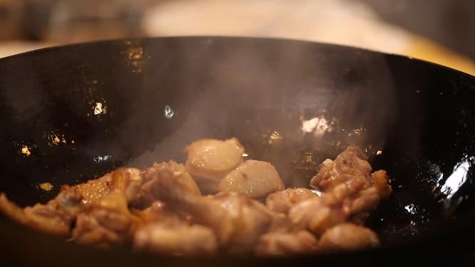 铁锅炒鸭肉炒鸡块