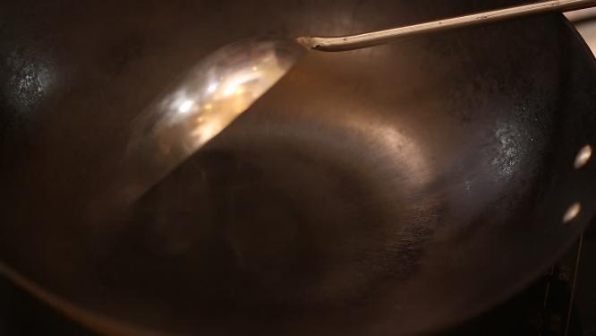 铁锅炒鸭肉炒鸡块