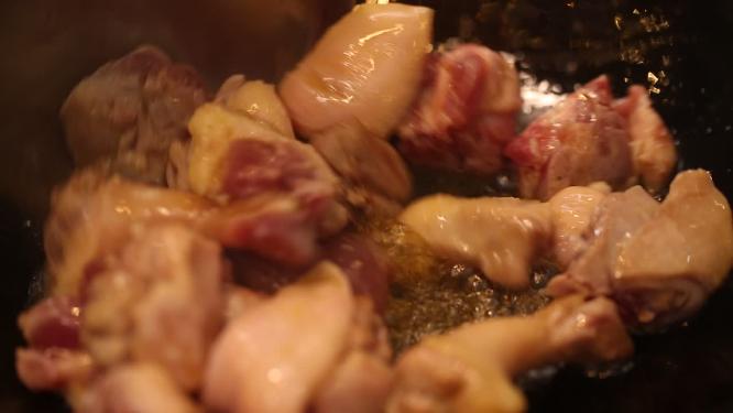 铁锅炒鸭肉炒鸡块 