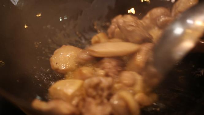铁锅炒鸭肉炒鸡块