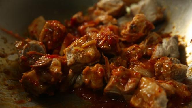 香辣底料炒排骨焖豆角5