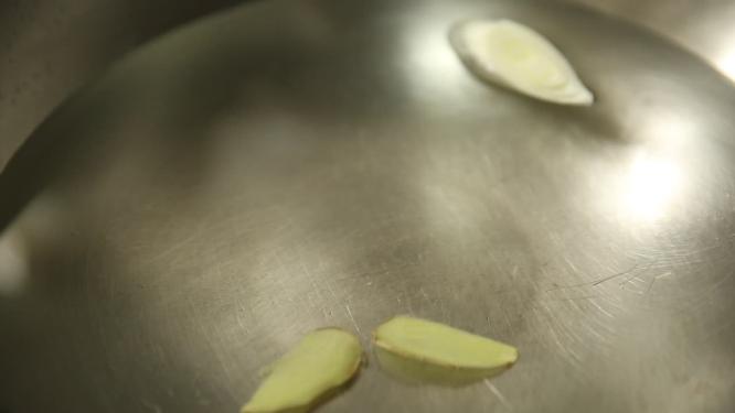葱姜水焯排骨去腥去血沫3
