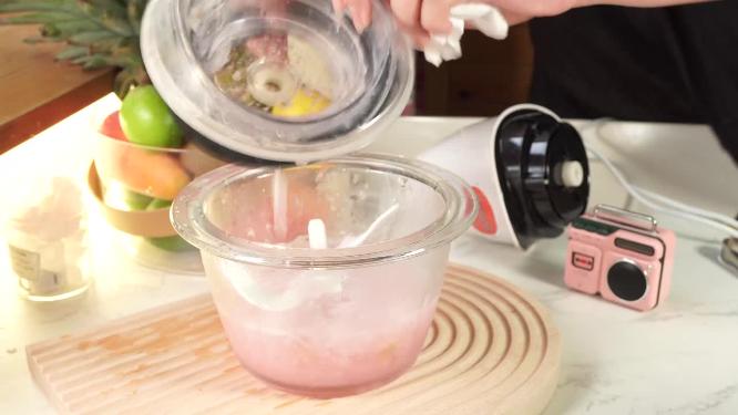 冰块果汁用搅拌机制作沙冰7