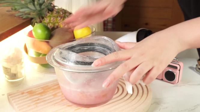 冰块果汁用搅拌机制作沙冰8