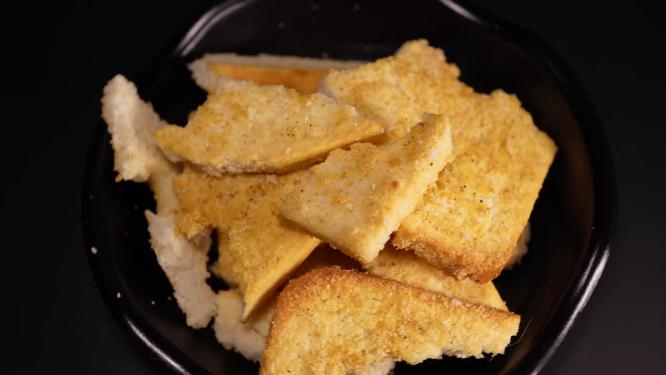 休闲食品烤馍面包干5