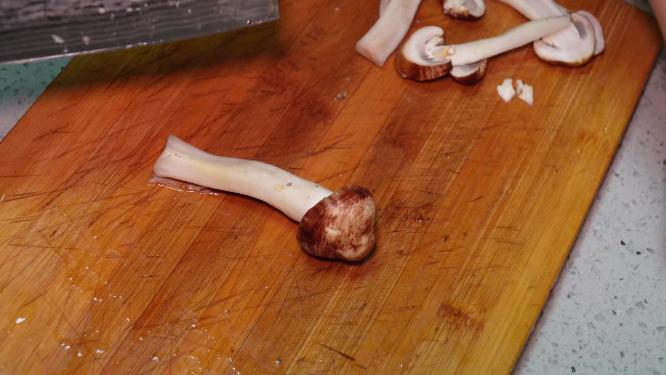 清洗松茸切松茸片洗蘑菇切蘑菇5