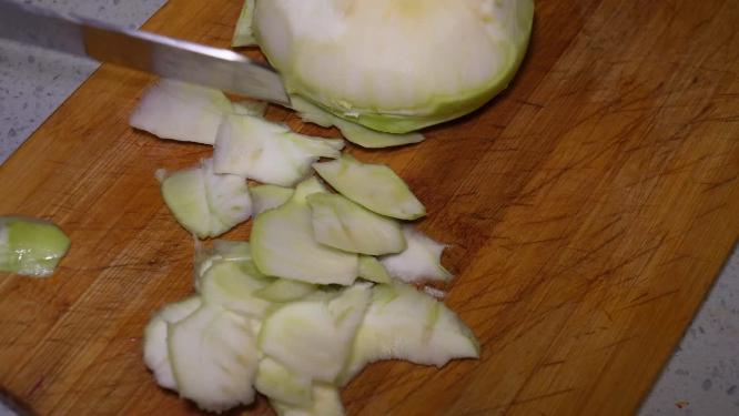 清洗苤蓝芥菜疙瘩削皮切片处理食材7