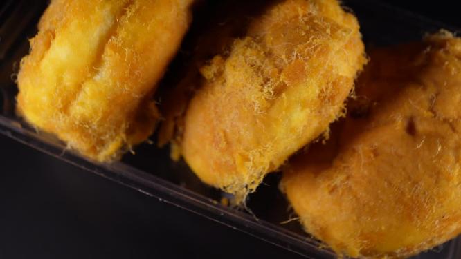 甜品点心肉松小贝蛋糕