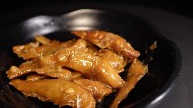 腌制小鱼干下酒菜