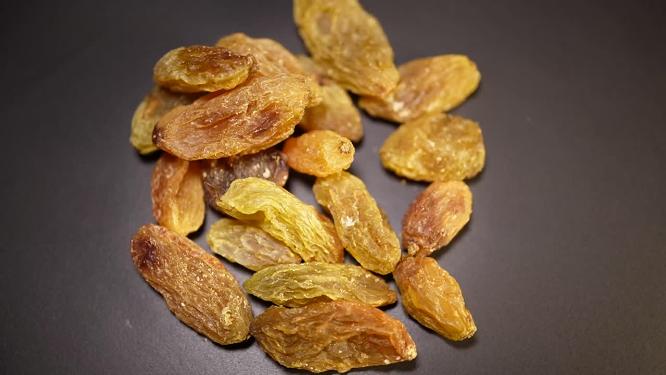 蜜饯新疆葡萄干5