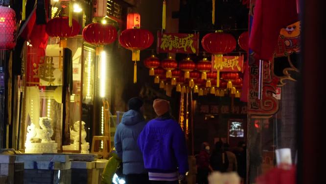 后海烟袋斜街夜景游客