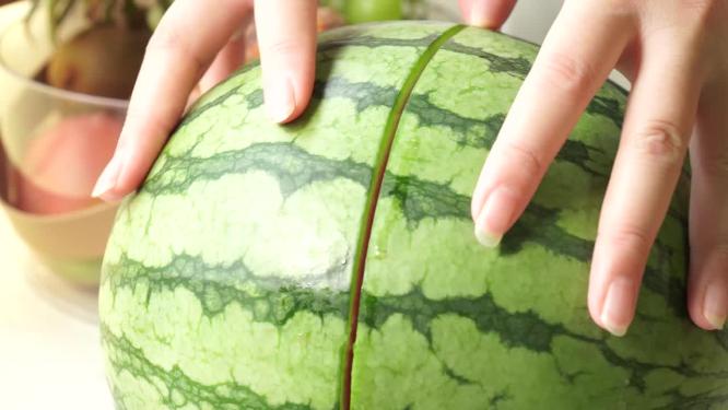 切西瓜大西瓜切水果