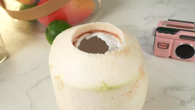 椰子奶冻过滤加入椰乳4
