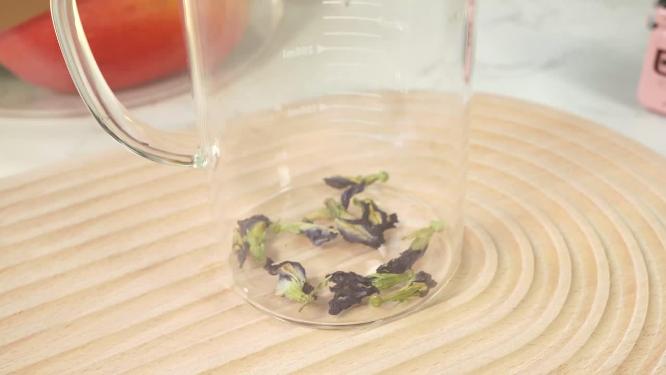热水冲蝶豆花食物色素花青素4