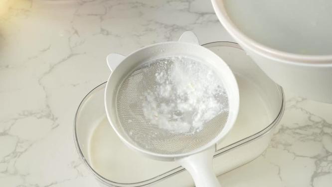 牛奶椰乳加入吉利丁制作布丁6